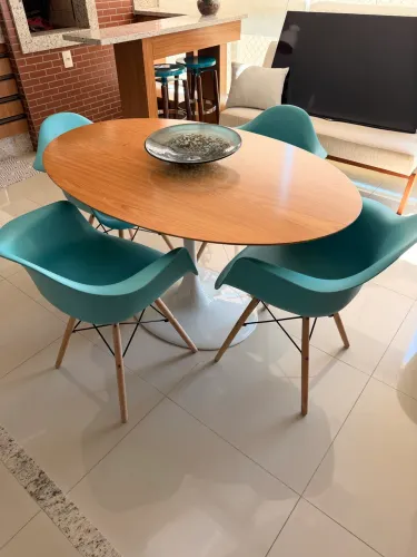 4 cadeiras Eames Eiffel azul turquesa