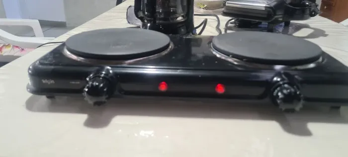 Kit fogão 2 cooktop ,ptaticamente novi e torradeira usada