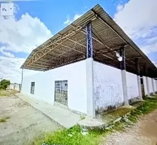 GALPÃO INDUSTRIAL COM 1.600 MT²  COBERTO.