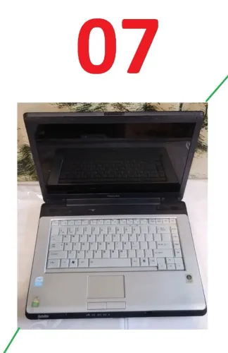 Cód.07) 1un. Notebook Toshiba Satellite A205-S5812 defeito sucata para retirar peças