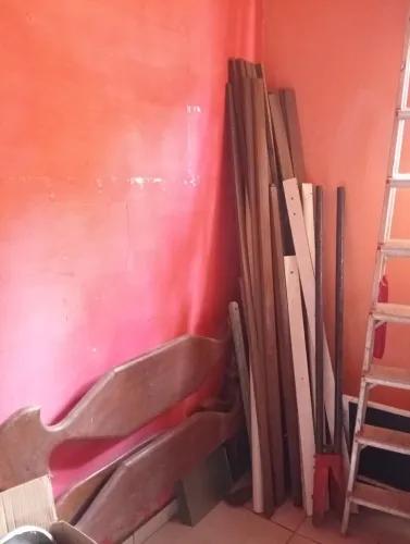 Cama de casal de madeira