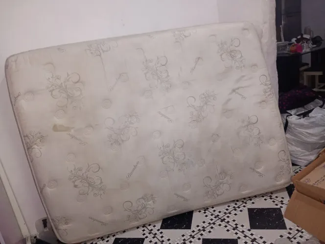 Colchão de molas casal