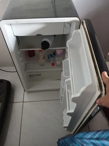 Vende-se frigobar 