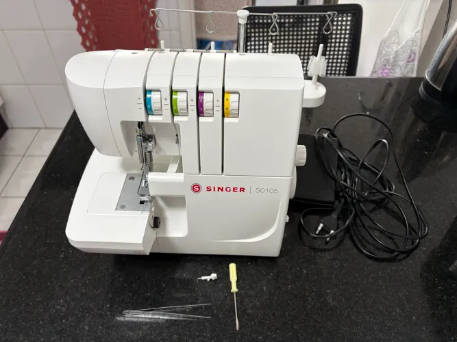 Máquina ultralock Singer S0105