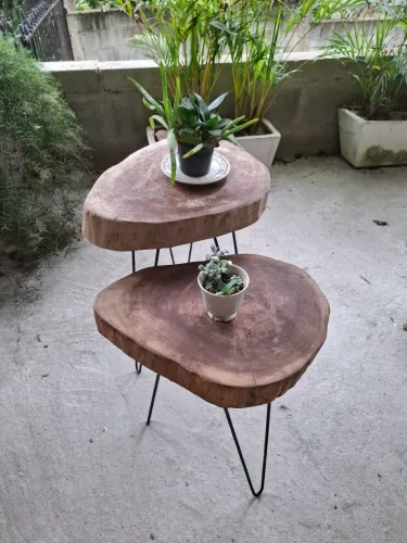 Conjunto com 2 mesas em madeira 