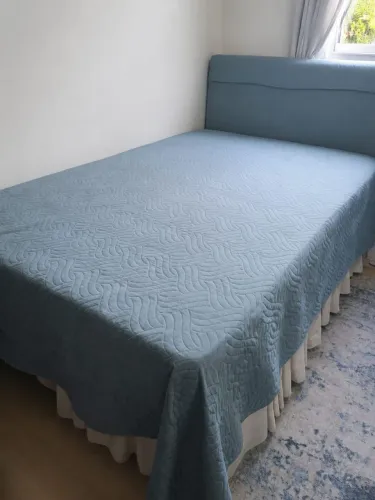 Vende-se cama viúva com baú. Altura: 64cm, largura: 1,32cm, comprimento: 1,91cm