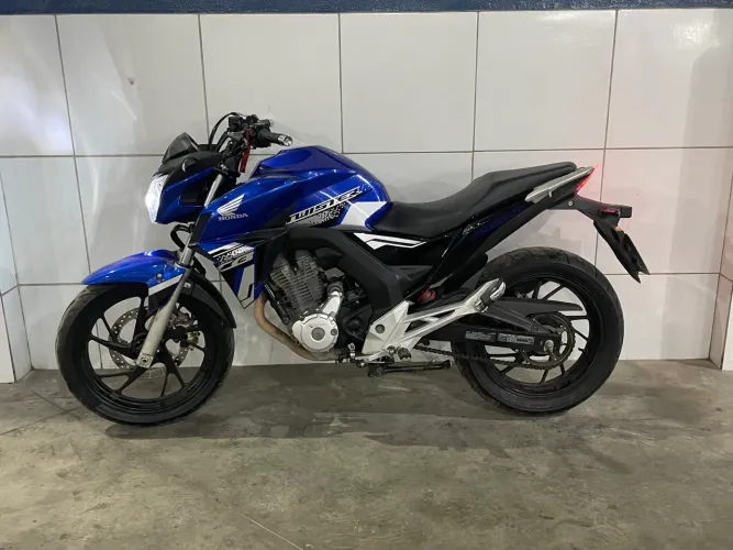 Twister CB 250cc em dia tudo certinho - olhe a descrição.
