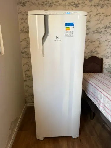 Vendo geladeira semi nova