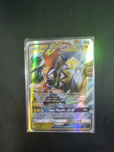 Carta Pokémon ultra rara do Tapu Koko GX
