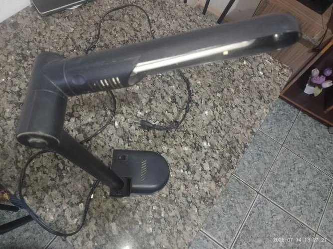 Vende-se Luminária de Mesa