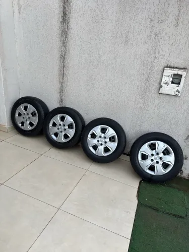 Jogo de Rodas Aro 16 (Pneus e Calotas de Brinde)