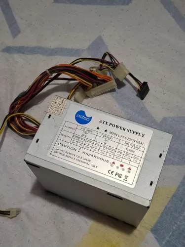Fonte Atx Conexão Sata 24 Pinos Desktop Computador (Usado)