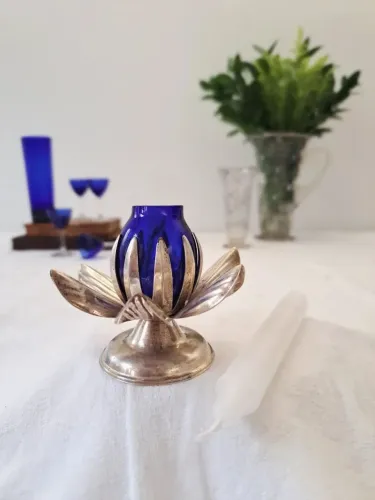 Castiçal Vintage espessurado a prata e vidro azul cobalto Eberle - Flor de Lótus