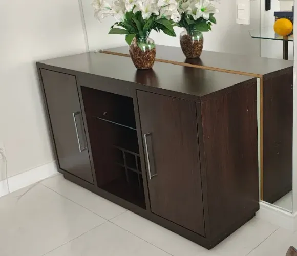 Aparador buffet para sala de jantar com adega