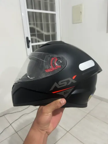 Capacete ASX tamanho 57/58 com viseira escura interna