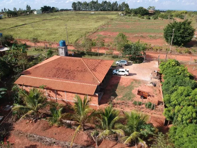 Chácara para Venda em Regente Feijó, JARDIM PRIMAVERA, 4 dormitórios, 1 suíte, 4 banheiros