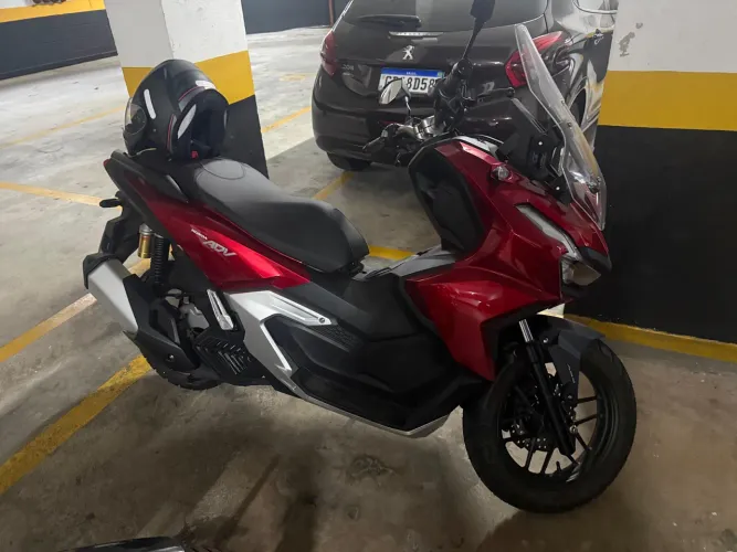 Honda ADV 160 nova quase sem uso