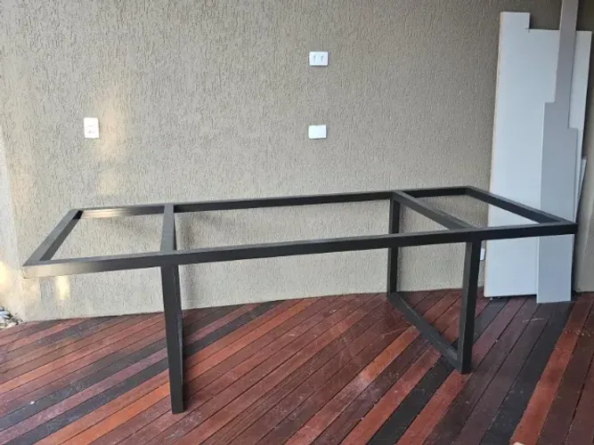 Base de mesa em serralheria