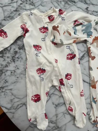 2 Macacões carters 3 meses