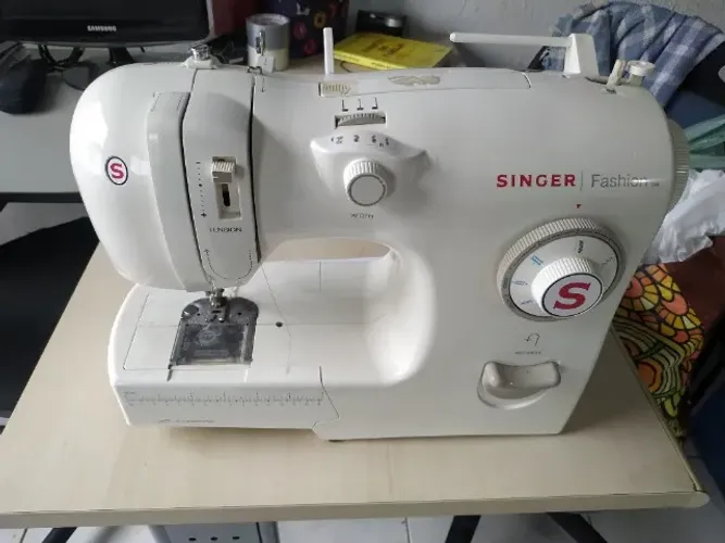 Máquina de costura Singer fashion