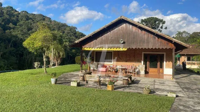 Sítio com 5 dormitórios à venda, 338800 m² por R$ 2.500.000,00 - Triangulo Azul - São Lour