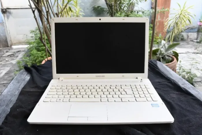 Notebook Samsung Np270 Core I5 8gb Ssd 240gb com Windows 10