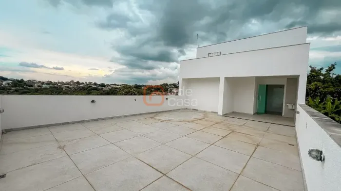 Cobertura linear com 3 quartos à venda no Trevo