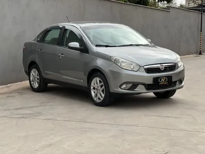 Fiat Grand Siena Essence 1.6 Flex 16V 2013