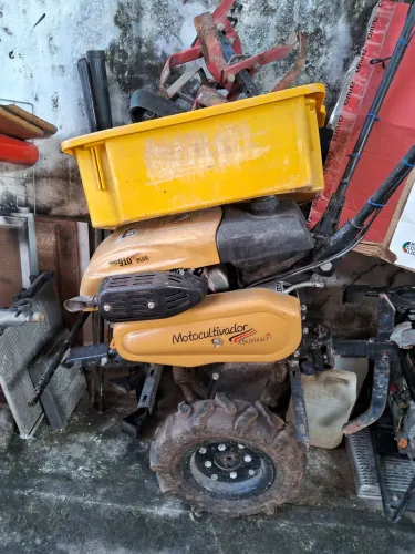 Vendo motocultivador bufalo 910 e um motor monocilindro 4 tempos Toyama