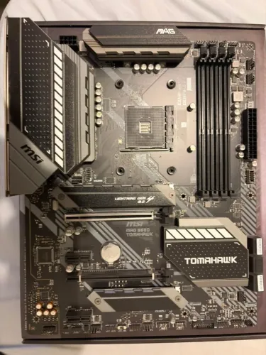 MSI B550M TOMAHAWK - LEIA A DESCRIÇÃO - COM DEFEITO NO CHIPSET