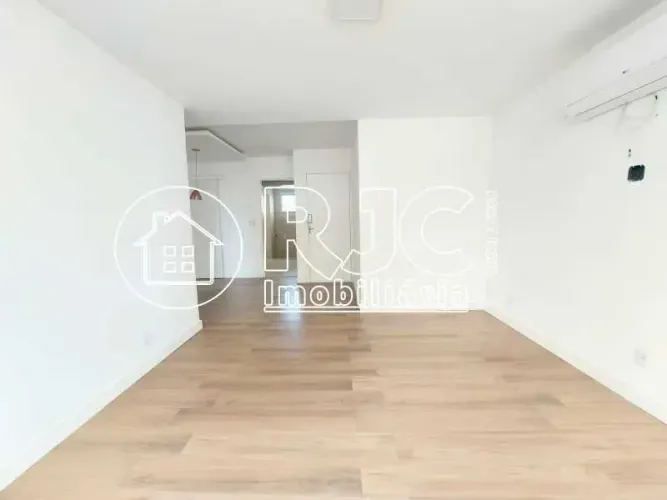 Imóvel para venda possui 76 metros quadrados com 2 quartos em Vila Isabel - Rio de Janeiro