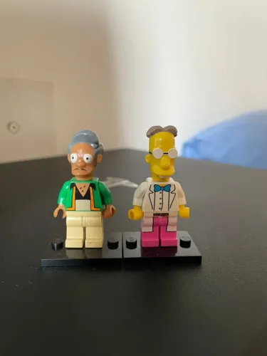 Minifiguras Lego Simpsons Apu e John Frin