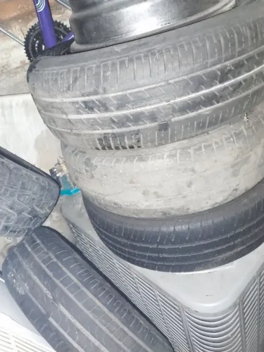 Vende se 05 pneu com aro 14 da Fiat Siena e Palio e etc