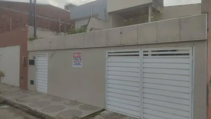 Casa com 2 Pavimentos e Piscina na Barra dos Coqueiros Espaço e Conforto!