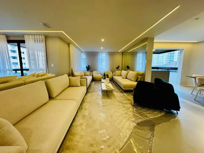 Apartamento reformado com 295 m², 4 suítes e 4 vagas na Vila Rica
