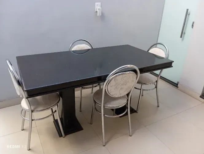 Mesa de Jantar 6 lugares - Granito São Gabriel - em perfeito estado