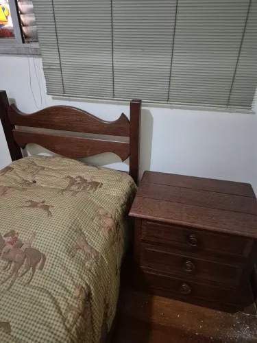 Cama + colchao * mesa cabeceira