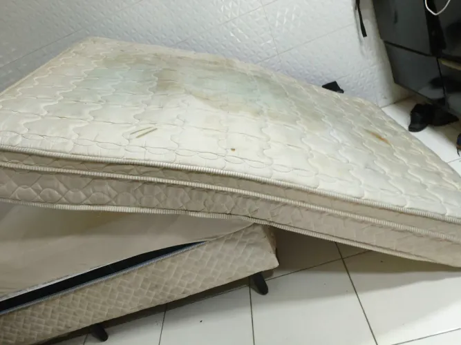 Para doação colchão de casal de mola usado conforme as fotos 150 reais