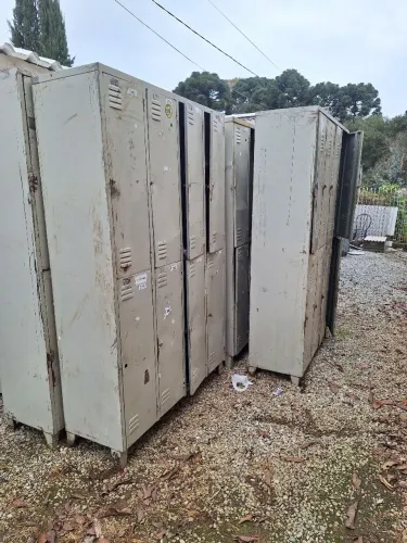 Vendo lote de armários de aço usado
