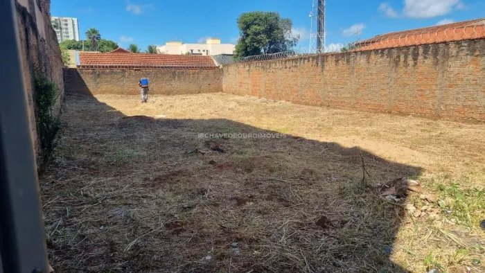Lote à venda no Bairro Olinda, em Uberaba-MG.
