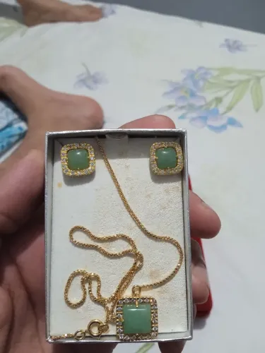Conjunto de brinco e pingente 