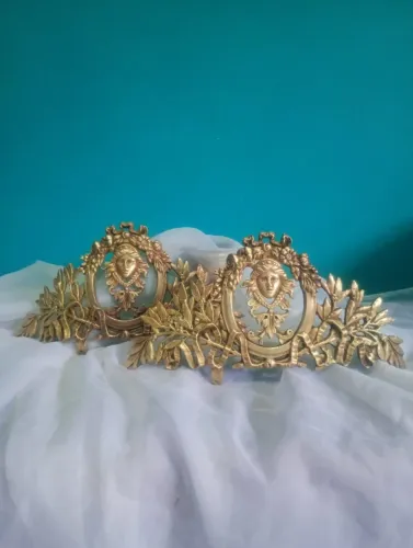 Antigo par de apliques / Adorno em bronze neoclássico Luis xv