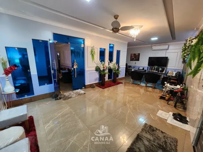 Vende-se Maravilhosa Casa em Resid. Fechado no Forquilha - 3 quartos - Nascente