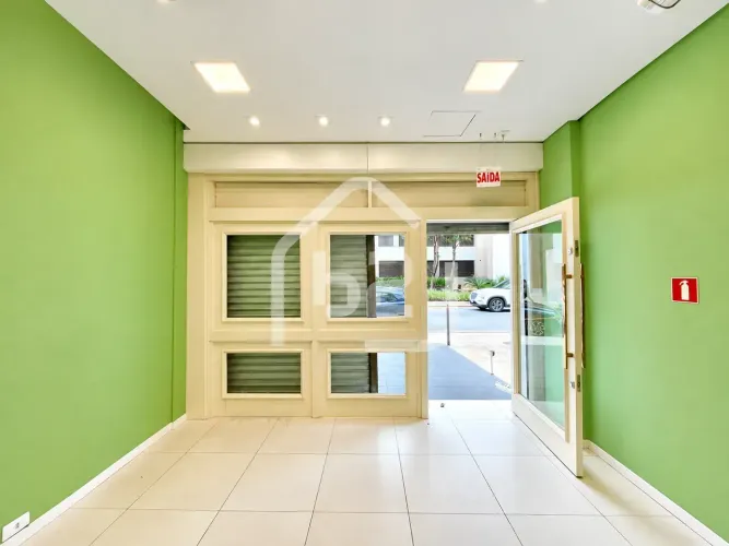 Loja Comercial com Vitrine e Recepção no Centro de Florianópolis