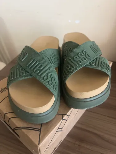 Melissa semi nova 