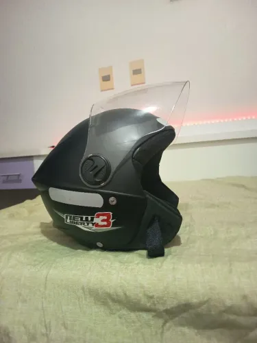 Capacete moto semi novo intacto