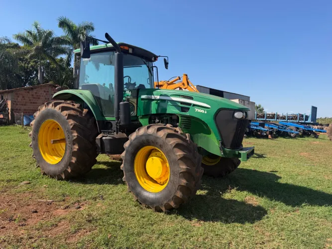 Trator JOHN DEERE 7200J 2017