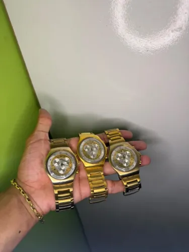Relógio Swatch pirâmide