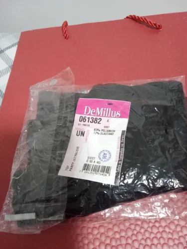 Vendo top ultra leve da DeMillus tamanho único, mas veste PP, P e M