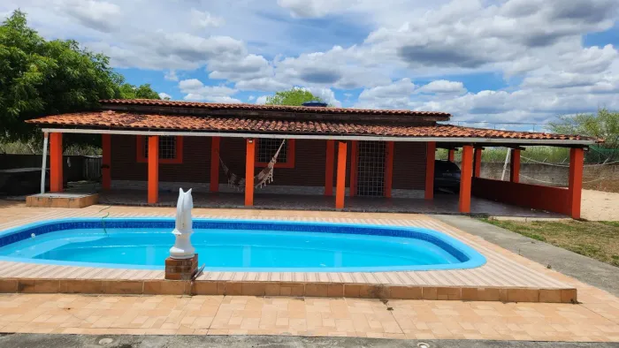 Chácara com piscina em Tacaimbó